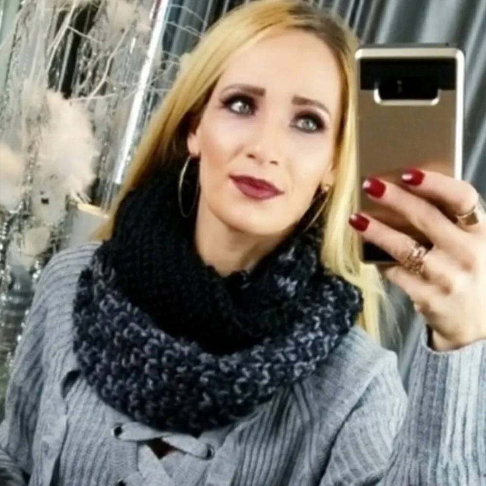 KNITTED INFINITY SCARF
